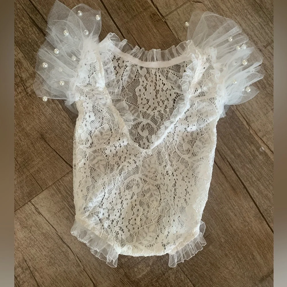 White lace Newborn romper with pearls‎